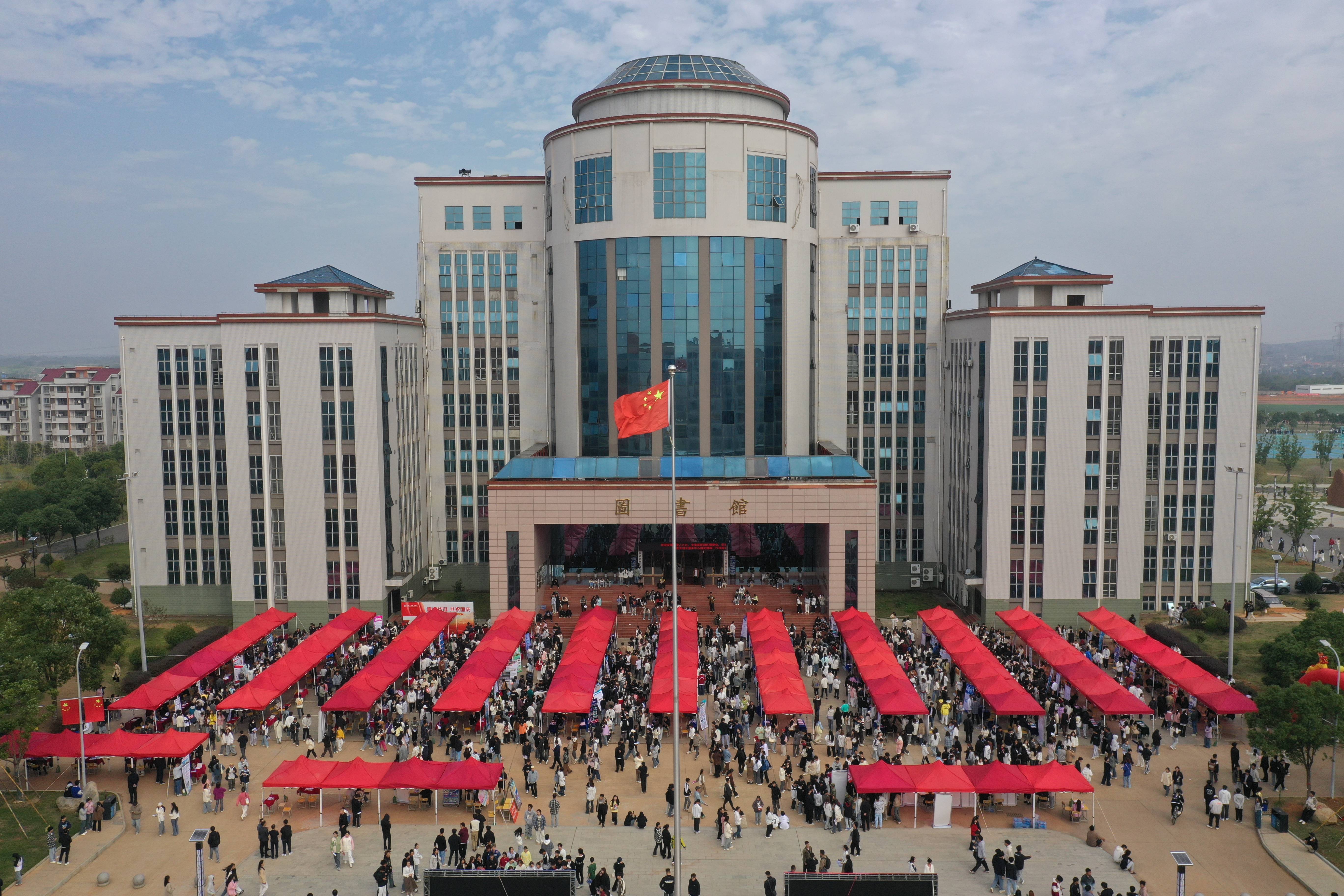 best365中国官方网站2025届毕业生大型校园招聘会