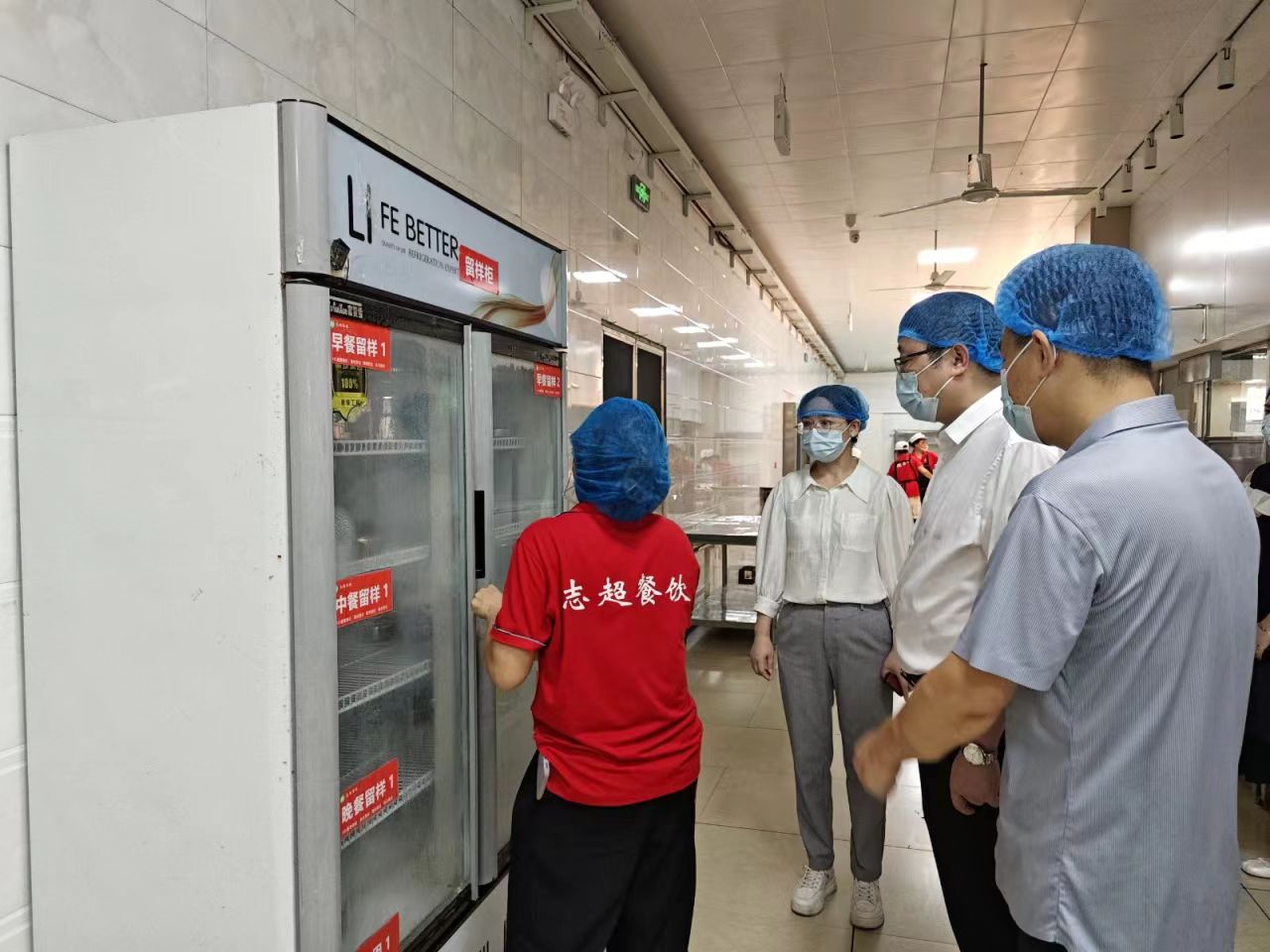 党委书记梅甜甜带队开展节前校园食品安全检查