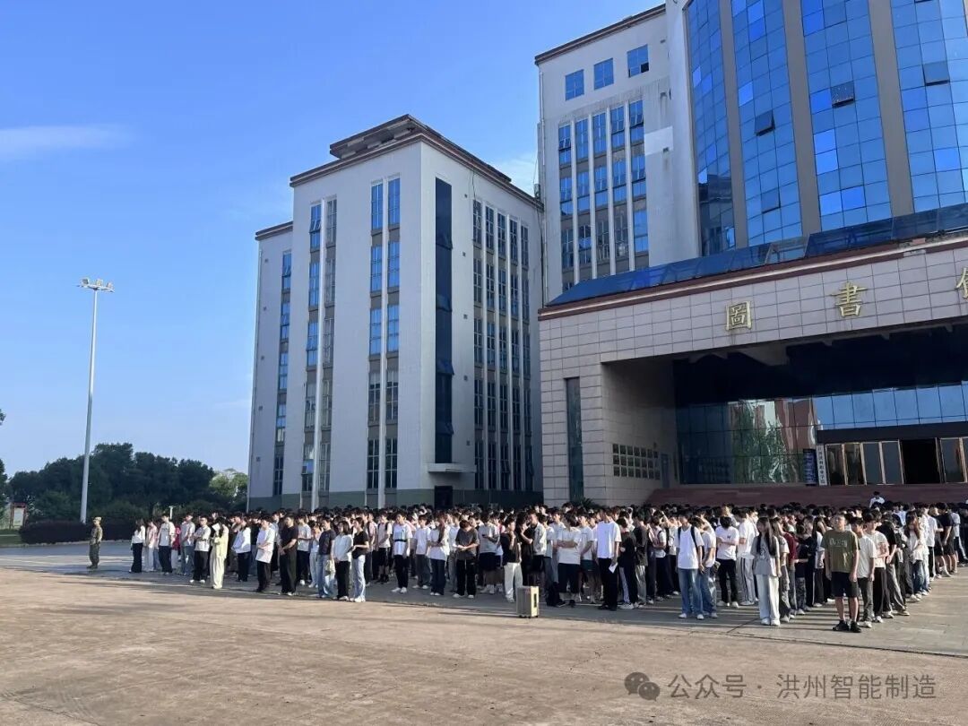 粽香承文脉,赤心向家国|智能制造产业学院开展端午国旗下思政课主题升旗仪式